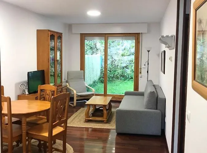 Casa Buganvilla. Apartamento Con Jardin, A 100 Metros Del Centro.
